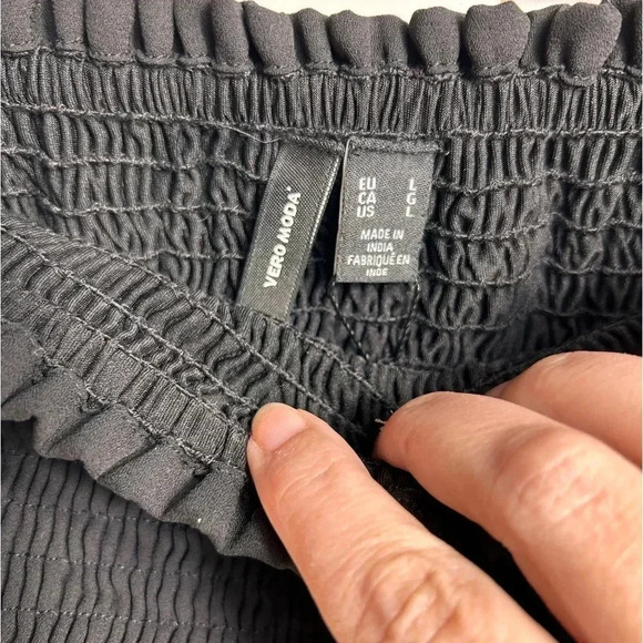 Vero Moda mini skirt, Large, smocked, ruffles, elastic waistband, Fun Flirty NWT - Picture 4 of 6